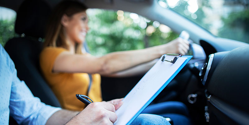 illustration de Tricher à l'examen du permis de conduire peut coûter très cher