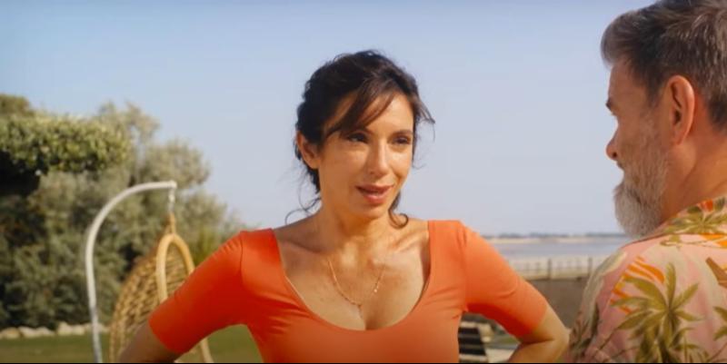 Aure Atika en ''Vacances forcées'' : une comédie sur le vivre ensemble
