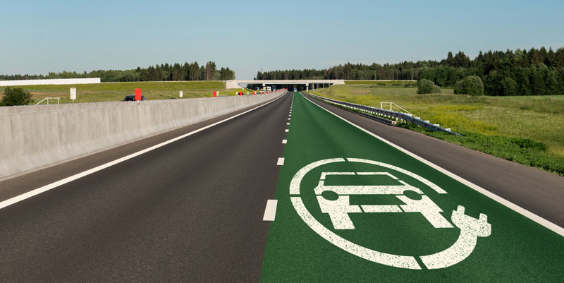 illustration de L'autoroute à induction pour des voitures électriques sans limites