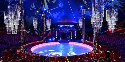 Plus de 2h de spectacle, 15 numéros par des artistes de toute la planète.