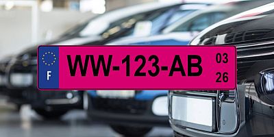 Pourquoi les plaques WW et W temporaires deviennent-elles roses ce 1er janvier 2026 ?