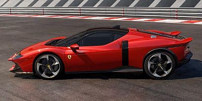 La marque au cheval cabré utilise l’hybridation pour renforcer la performance.