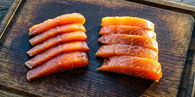 Tests comparatifs : quels saumons et truites fumés privilégier pour les fêtes