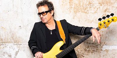 Éric Serra reprend la route pour revisiter 45 ans de carrière