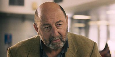 L'acteur évoque une comédie qui joue des clichés pour mieux les dépasser.