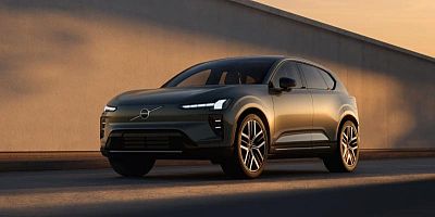Le constructeur suédois lance un SUV électrique conçu pour lever les dernières réticences.